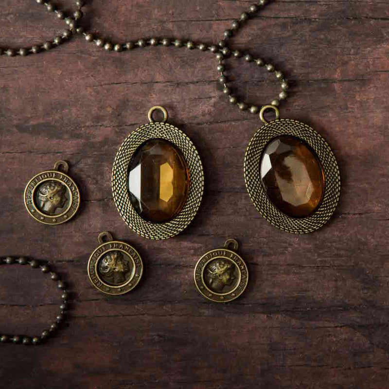 Prima La Rochelle Antique Trinkets