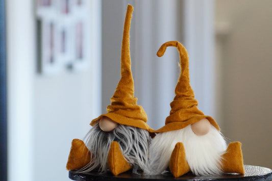 Gnomevillestudios - Fall Wizard Gnomes – All-Season Magical Book Shelf decor