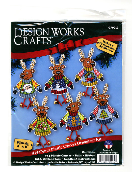 Design Works Crafts #14 Count Plastic Canvas Kit Reindeer