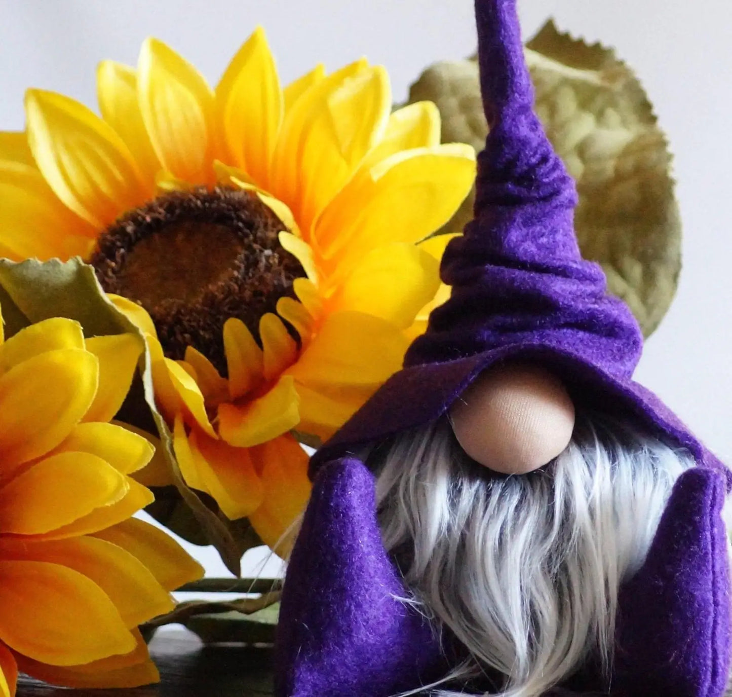 Gnomevillestudios - Fall Wizard Gnomes – All-Season Magical Book Shelf decor