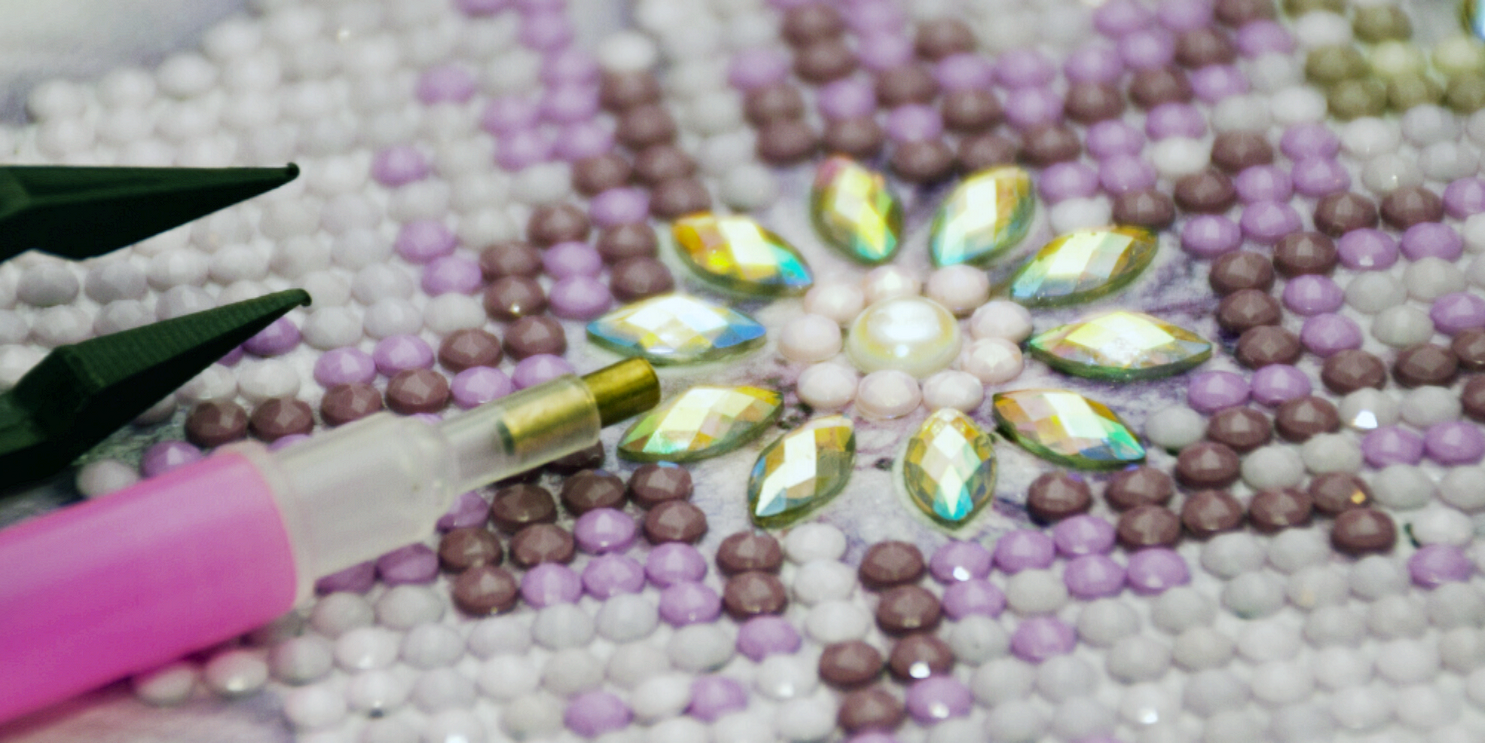 Tools around a flower made out of diamond dots - Soulshine's Diamond Dots Section