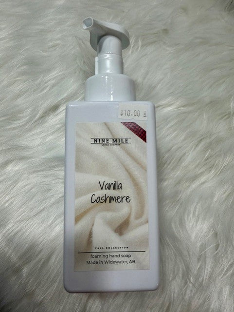 Nine Mile Candles - Vanilla Cashmere (Melts, Candles and Soap)