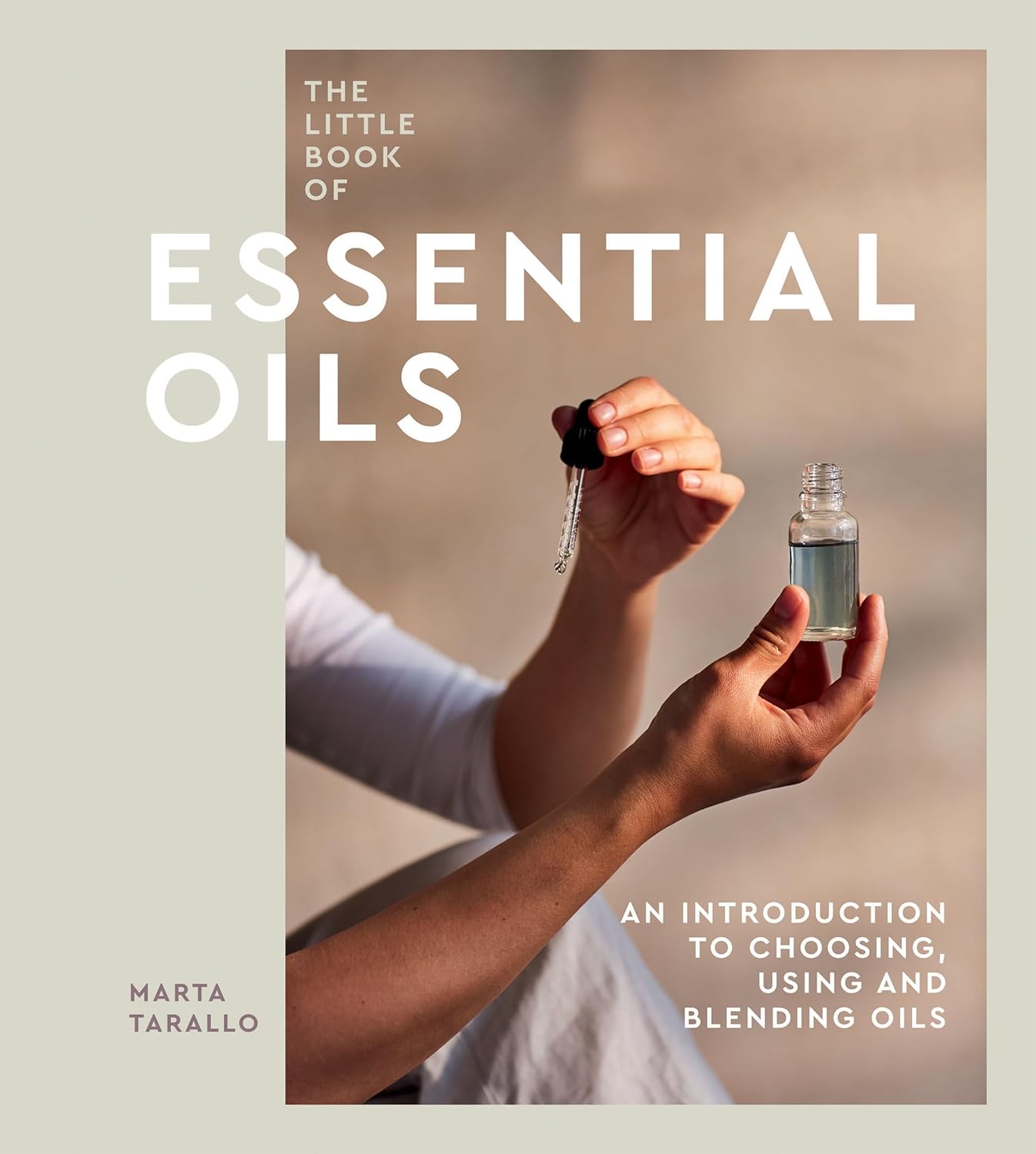 The Little Book of Essential Oils : Hardcover