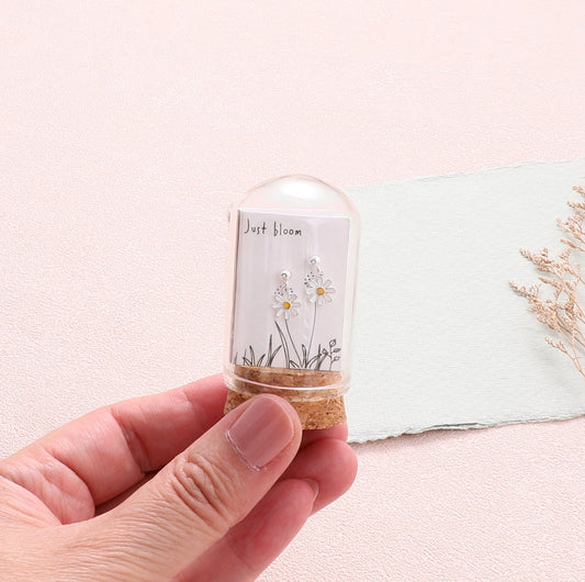 Just Bloom Hanging Daisy Earring Silver