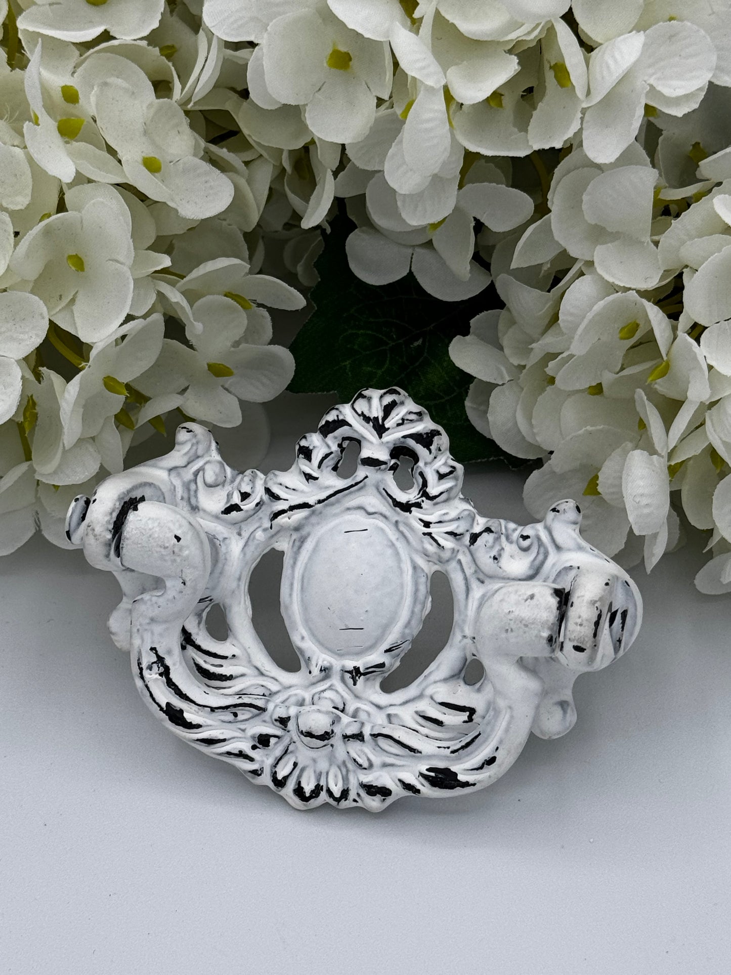 CAST VICTORIAN WHITE HANDLE