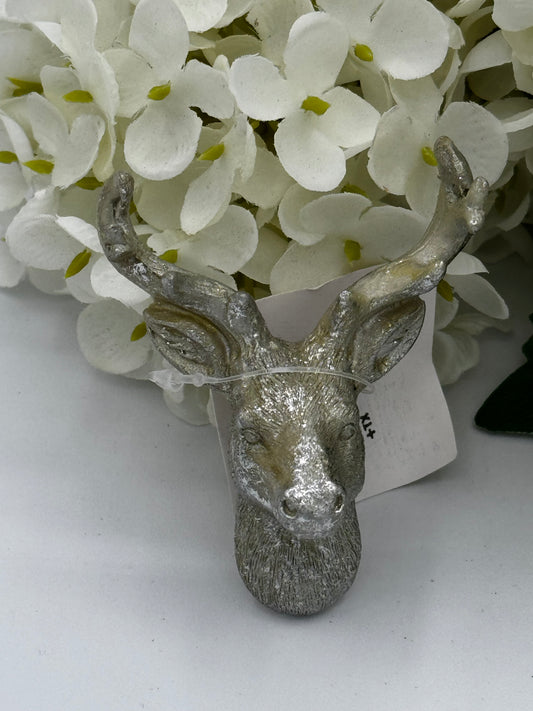 Silver Deer Head Pillar Decor