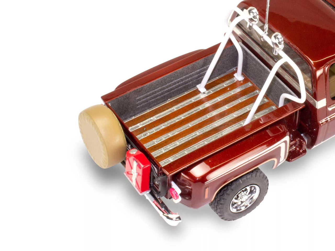 Revell 1976 Chevy Sport Stepside Pickup 4x4 Model