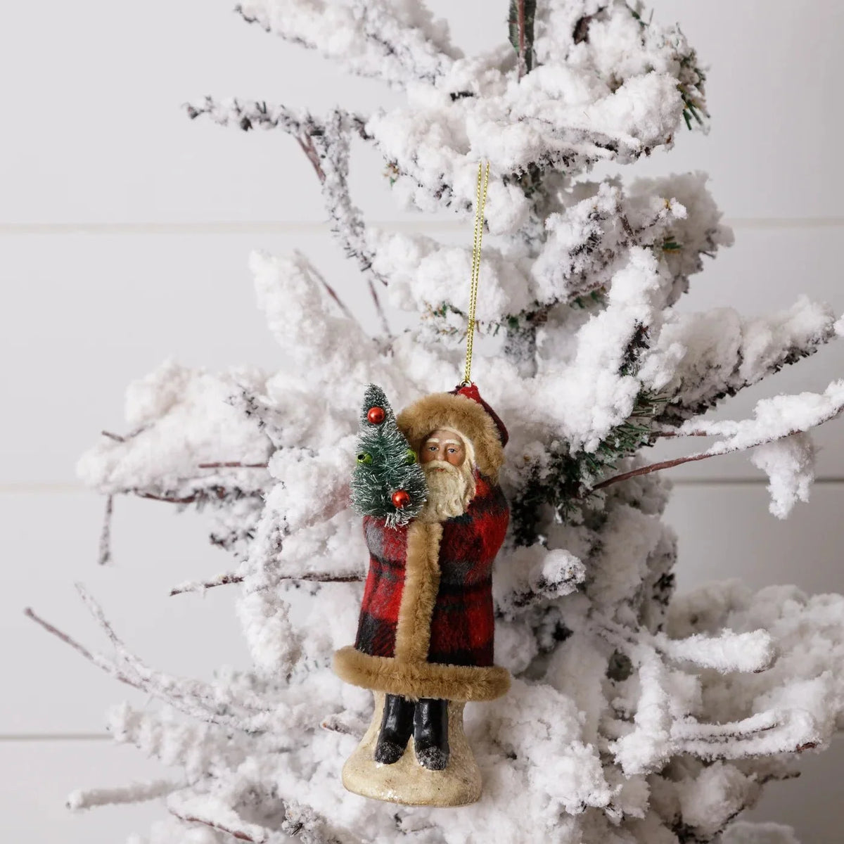 PLAID BELSNICKLE SANTA HOLDONG TREE ORNAMENT